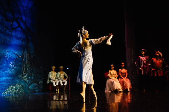 &Bcy;&acy;&lcy;&iecy;&tcy; &laquo;&Lcy;&iecy;&bcy;&iecy;&dcy;&icy;&ncy;&ocy;&iecy; &ocy;&zcy;&iecy;&rcy;&ocy;&raquo;