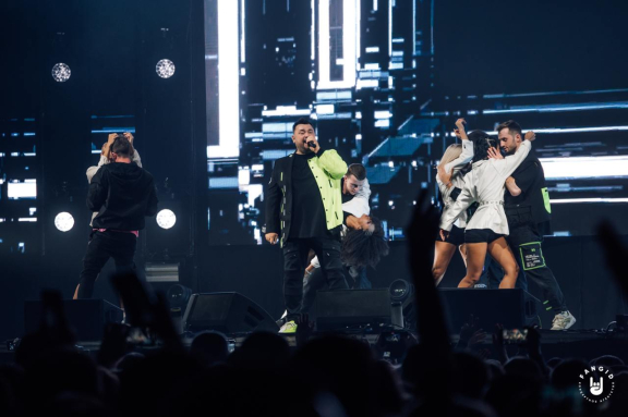 &Rcy;&ucy;&kcy;&icy; &Vcy;&vcy;&iecy;&rcy;&khcy;&excl;